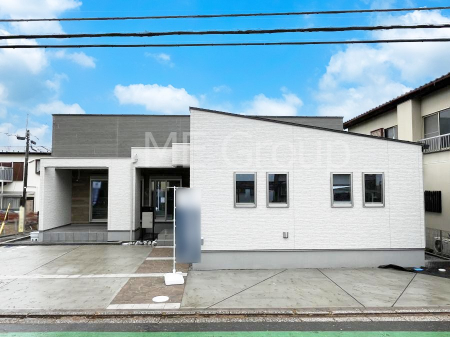 ���n�O�ώʐ^�@�O�ρ`Exterior�`�@��s���œ���̃X���[���C�t���΂Ɉ͂܂ꂽ�y�n�͓s��̌�����Y���ꂻ���B�l�G��ʂ��Ď��R�ƐG�ꍇ����X�|�b�g�����ӂɂ͐��肾������I�Z�݂����Ȃ�ƁB��炵�������B