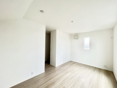 �Q���@�������U�������`Bed Room�`  �S�����ɂ͎��[�N���[�[�b�g�������I���i�g���̂��m���⏬���͂������A�G�ߕ��̂��m���Ȃǂ���������Ɛ������ڂ����܂������܂��B  ������Ԃ��L���g�p�ł��܂��ˁB