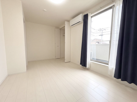 �q�������@�����`Bed Room�`�@�q�������͂��q�l�ɂƂ��đ�Ϗd�Ȗ���������܂��B�q����l�ŉ߂�����Ԃ�^���邱�ƂŁA�h���׋����Ԃ����R�Ƒ����܂����畔���̕Еt����|���Ȃǂ��������ƂɌq����܂��B��CG���H��
