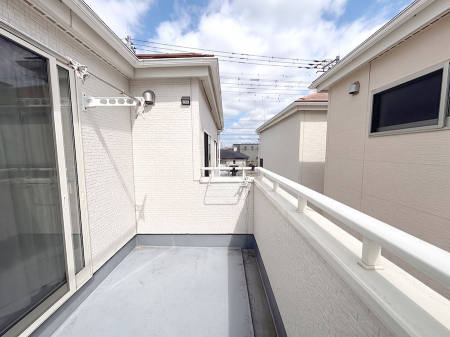 �o���R�j�[�@�����`Balcony�`  �o���R�j�[�͉������z���������݁A���z�c����󕨂��C�����悭�������Ƃ��ł��܂��B  �g���₷���J���I�ȃo���R�j�[�ł����z�����������Ղ�~�蒍���A�o���R�j�[�t���Z�܂��B��CG���H��