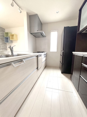 �L�b�`���@�����`Kitchen�`�@�L���Ďg���₷���L�b�`���Ȃ�Ƒ��ł�������ɗ�������������A��Еt������ԂȂ��ł����Ⴂ�܂�����[�������Ղ肠��̂ŁA������������Ɛ����Ȉ�ۂ�ۂĂ܂��B��CG���H��
