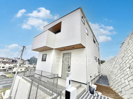 ���n�O�ώʐ^�@�O�ρ�No.5���`Exterior�`�@��s���œ���̃X���[���C�t���΂Ɉ͂܂ꂽ�y�n�͓s��̌�����Y���ꂻ���B�l�G��ʂ��Ď��R�ƐG�ꍇ����X�|�b�g�����ӂɂ͐��肾������I