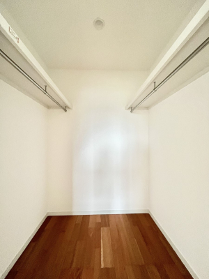 ���̑��@������No.5���`Walk-in Closet�`�@��������̗m���������Ă��V���ɂȂ�ɂ����E�H�[�N�C���N���[�[�b�g�B�m���ȊO�ɂ��A���i�g��Ȃ��Ɠd��X�[�c�P�[�X�A�X�g�b�N�i�Ȃǉ��ł��Еt����������Ԃł��B