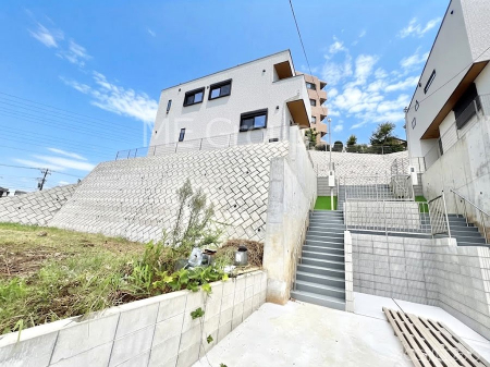 ���n�O�ώʐ^�@�O�ρ�No.5���`Exterior�`�@��t�s�s���m���[���Q�����u����v�w�k��7���I�w�߂̗��֐��ƖL���Ȏ��R�����󂷂�Z���̂��ƁA�ʂ�L���ȉ��K�ȕ�炵�͉Ƒ����Ί�ɂ��Ă��ꂻ���ł��B