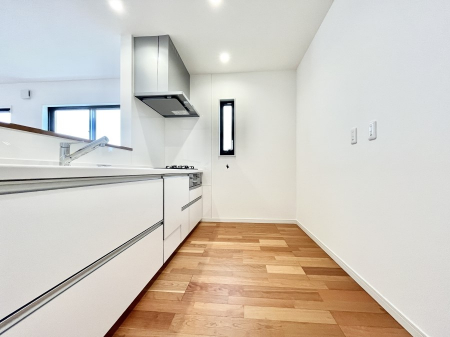 �L�b�`���@������No.5���`Kitchen�`�@���R�������鑋�̂���L�b�`���������g���ꏊ�����炱���A�g��������l�����܂����B�������Ƃ����L�b�`���R�[�i�[�͎����L���Ȏd�オ��ƂȂ��Ă���܂��B
