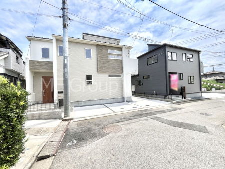 ���n�O�ώʐ^�@�O�ρ`Exterior�`�@�O�ʓ��H�F�� 4.2m �����A�� 4m �����@�Z��n�ɂȂ��Ă���̂Ŏԗʂ����Ȃ��A�Â��ȗ��n�ł��B�q��Ċ����ǍD�ł������ӊ������킹�Ă��ē������Ē����܂��B