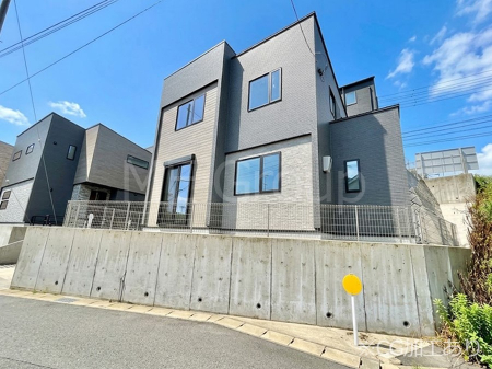 ���n�O�ώʐ^�@�O�ρ`Exterior�`�@���X�����Ȃ���A�咣���߂����ǂ����]�T������������V���[�v�ȃt�H�����ŘȂޓ@��́A���V�̋�ƏƂ炵���킹�鎖�ŁA�{������ׂ������`�̎p�������Ă���܂��B