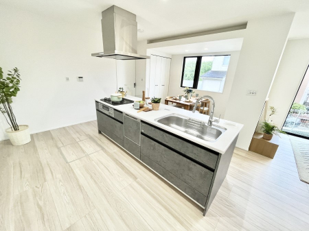 �L�b�`���@�����`Kitchen�`  ���r���O�����n����J�E���^�[�L�b�`���B  ���������Ȃ���Ƒ��ƃR�~���j�P�[�V�������Ƃ�邾���łȂ��A�傫�ȊJ���������邱�Ƃ��ł��܂��B  ���q�l�̐����������邱�Ƃ��ł��܂��ˁI