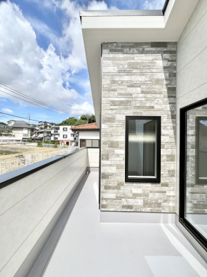�o���R�j�[�@�����`Balcony�`  �o���R�j�[�͉������z���������݁A���z�c����󕨂��C�����悭�������Ƃ��ł��܂��B  �g���₷���J���I�ȃo���R�j�[�ł����z�����������Ղ�~�蒍���A�o���R�j�[�t���Z�܂��B  