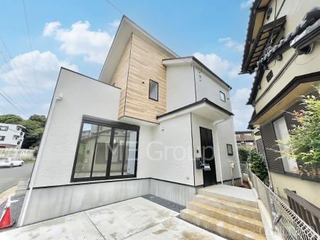 ���n�O�ώʐ^�@�O�ρ��Q�������`Exterior�`�@�ՐÂȏZ��n�Ŏq��ĉƑ��Ƀs�b�^���B�����̂��U�������K�ȗ΂Ɍb�܂ꂽ�G���A�ŁA���R�ɕ�܂ꂽ���₩�ȕ�炵���������邽�߂́A��Ƃ肠��Z���������Ă��܂��B