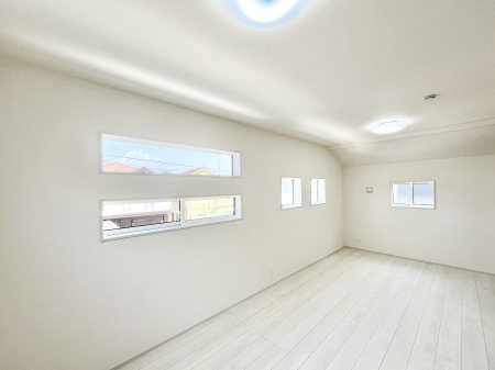 �Q���@�������P�������`Bed Room�`�@���q�l�̐����ɍ��킹�ďZ�܂��̃��C�A�E�g���ς��܂��B�v�t���̃v���C�o�V�[���d��������A�����ɍ��킹�Ċ���x�b�g��z�u������B���������z���Ă̏Z�܂��I�т���؂ł��B   