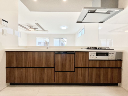 �L�b�`���@�������P�������`Kitchen�`�@��b���e�ރ��r���O�A�������������Ȃ�L�b�`���B�Ƃ́A�������������ł͂Ȃ��A��炵��������A���K�ɂ���ꏊ�B�Ί�̖����A���炬�̓��X�̂��߂ɁA�ŐV�̐ݔ��E�d�l���̗p�B