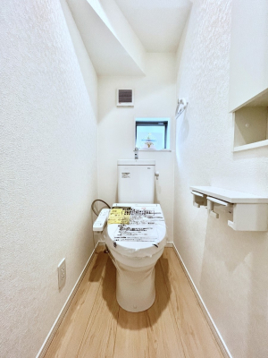 �g�C���@�g�C����1�K��2�K���ꂼ��ɔz�u����Ă��ĂƂĂ��֗��ł��B 