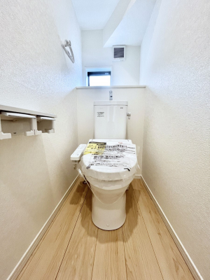 �g�C���@�g�C����1�K��2�K���ꂼ��ɔz�u����Ă��ĂƂĂ��֗��ł��B 