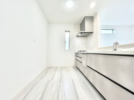 �L�b�`���@������2�������`Kitchen�`�@���R�������鑋�̂���L�b�`���������g���ꏊ�����炱���A�g��������l�����܂����B�������Ƃ����L�b�`���R�[�i�[�͎����L���Ȏd�オ��ƂȂ��Ă���܂��B