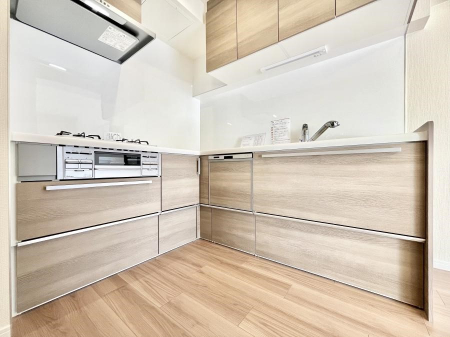 �L�b�`���@�����`Kitchen�`�@�������Z���A�葁����Ƃł���k�^�L�b�`���B�R�[�i�[�ɃX�p�C�X�ނ�u���ăX�b�L���Ɓ�L�X�Ƃ�����ƃX�y�[�X�ŃX�g���X�Ȃ������������y���݂��������܂���