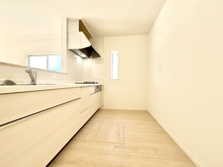 �L�b�`���@�������T�������`Kitchen�`�@���R�������鑋�̂���L�b�`���������g���ꏊ�����炱���A�g��������l�����܂����B�������Ƃ����L�b�`���R�[�i�[�͎����L���Ȏd�オ��ƂȂ��Ă���܂��B