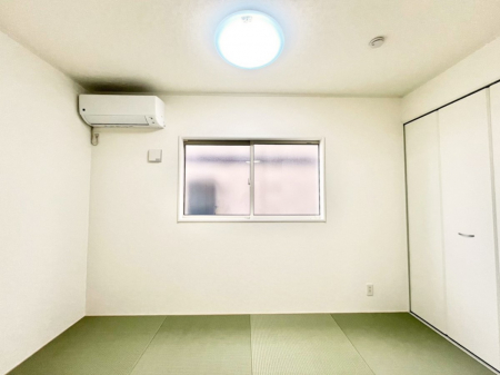 ���̑����ρ@�����`Japanese Room�`�@LDK�אڂ̘a���́A�A�C���������Ȃǉ��l�̉Ǝ��X�y�[�X�Ƃ��āA�܂������Ȃ��q�l�̂��邲�ƒ�ł͂����Q�₨�ނւ��̏�Ƃ��Ă����p���������܂��B