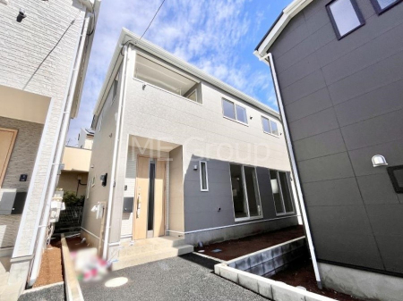 ���n�O�ώʐ^�@�O�ρ�3�������`Exterior�`�@���V�̐�ƌ���邱�Ƃň�i�ƋP�����̎p�́A�Î~��ł͎��܂肫��Ȃ��قǁB�a�������u���Z�܂��v�́A�G�߂⎞��ɍ��E����Ȃ���ʂ̋�Ԃł��B  