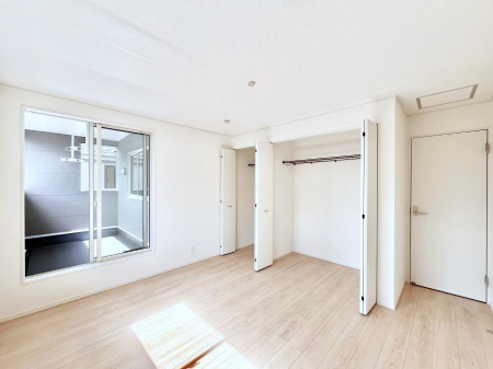 ���̑����ρ@������3�������`Bed Room�`  �u��������������l�v�Ƃ��v�w�ł�����肭�낰��WIC�t���̐Q���B�����̉Ǝ��₨�d���ɔ�ꂽ���̓t�J�t�J�̃x�b�g�Ŗ�����Ă��������B���K�ȍL����������