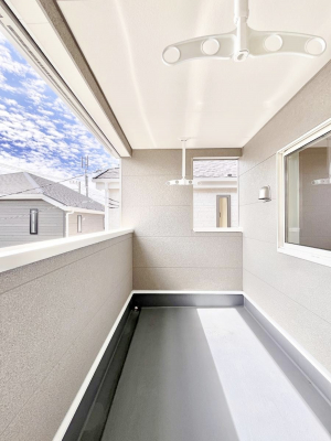 �o���R�j�[�@������3�������`Balcony�`  �o���R�j�[�͉������z���������݁A���z�c����󕨂��C�����悭�������Ƃ��ł��܂��B�g���₷���J���I�ȃo���R�j�[�ł����z�����������Ղ�~�蒍���A�o���R�j�[�t���Z�܂��B  