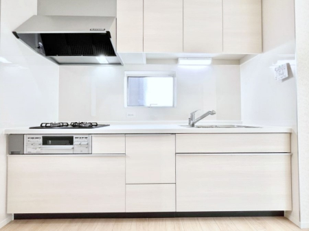 �L�b�`���@������3�������`Kitchen�`�@��b���e�ރ��r���O�A�������������Ȃ�L�b�`���B�Ƃ́A�������������ł͂Ȃ��A��炵��������A���K�ɂ���ꏊ�B�Ί�̖����A���炬�̓��X�̂��߂ɁA�ŐV�̐ݔ��E�d�l���̗p�B