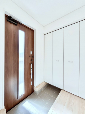 ���ց@������4�������`Entrance�`�@�Ƃ̒��ł��q�l���}����ŏ��̏ꏊ�ł��錺�ւ́A�Ƃ̈�ۂ��̂��̂ł��I�L�x�Ȍ��֎��[�ŁA����Y��ɕۂ��Ƃ��o���܂��􌺊ւɂ͂����Ղ���[�̉��ʔ��������I