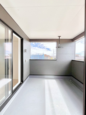 �o���R�j�[�@������4�������`Balcony�`  �o���R�j�[�͉������z���������݁A���z�c����󕨂��C�����悭�������Ƃ��ł��܂��B�g���₷���J���I�ȃo���R�j�[�ł����z�����������Ղ�~�蒍���A�o���R�j�[�t���Z�܂��B  