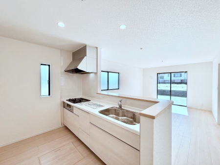�L�b�`���@������4�������`Kitchen�`�@���R�������鑋�̂���L�b�`���������g���ꏊ�����炱���A�g��������l�����܂����B�������Ƃ����L�b�`���R�[�i�[�͎����L���Ȏd�オ��ƂȂ��Ă���܂��B