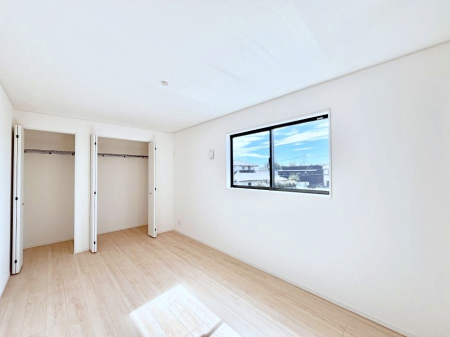 �Q���@������5�������`Bed Room�`�@�}���V�����ƈႢ�������������̂��ˌ��Ẵ����b�g�ł��B���Ƒ������������ƂŎ苷�Ɋ����Ă����Z�܂����ˌ��Ăł͊e�����v���C�o�V�[��ۂ��Ƃ��ł��܂��B