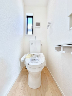 �g�C���@������5�������`Toilet�`�@�������̂��鐅����g�C���̓E�H�V�����b�g�t���ł����g�C���͖����g�킴��𓾂Ȃ����́B����������ۂ������ł��ˁB�g�C����2��������̂Œ��̍��G���ɕ֗��ł��I