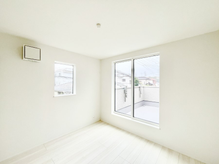 �q�������@������2�������`Bed Room�`�@���q���܂̎��含��^���Ă�������q�ǂ������B��l�ŉ߂�����Ԃ�݂��邱�ƂŁA�׋��K���̒蒅�⎩�琮�����ڂ�����K���t���ɂ��q����A���₩�Ȑ�����D���������܂��B  