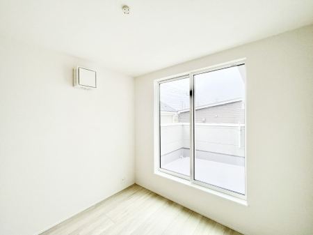 �q�������@������1�������`Bed Room�`�@�����������C���e���A������ސÂ��ȃv���C�x�[�g��ԁB���ʂ��ƍ̌��Ɍb�܂ꂽ�S�n�悢�����ŁA1���̏I���ɐS�g�Ƃ��ɂ������ƃ����b�N�X�ł��܂��B  