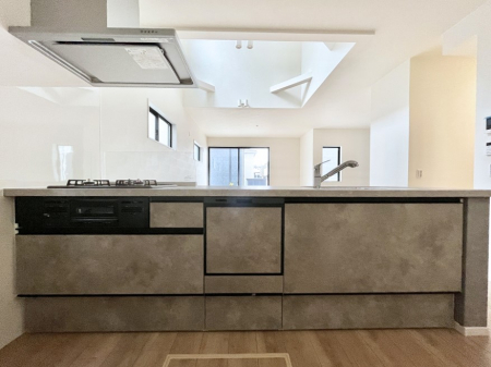 �L�b�`���@������2�������`Kitchen�`�@�u���������͉�����낤�v����ȃL�b�`���Ȃ�v�������藿�����ł����Ⴂ�܂��B�L�b�`������̓��r���O����]�ł��܂��B�Ƒ����Ȃ��邨�Ƃ������ɂ������܂��B