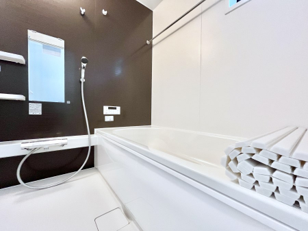 �����@������3�������`Bath Room�`�@�������������͋C�̗����Ŗ����Ɍ����ă��t���b�V���B���������@�\���t���Ă���̂ŗׂ̐���@�u����Ő􂢏オ�������󕨂��A�J�̓����V�C���C�ɂ������������邱�Ƃ��\�ł��@
