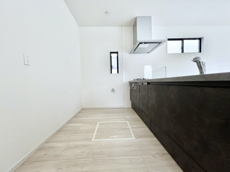 �L�b�`���@������3�������`Kitchen�`�@���R�������鑋�̂���L�b�`���������g���ꏊ�����炱���A�g��������l�����܂����B�������Ƃ����L�b�`���R�[�i�[�͎����L���Ȏd�オ��ƂȂ��Ă���܂��B