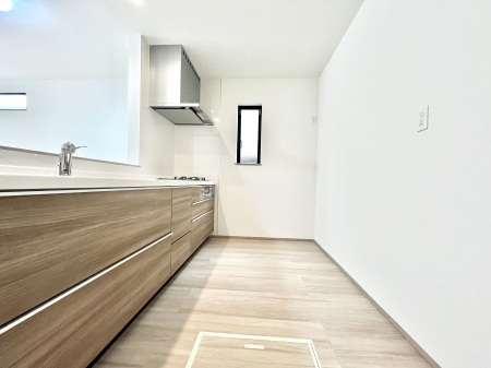 �L�b�`���@������A�������`Kitchen�`�@���R�������鑋�̂���L�b�`���������g���ꏊ�����炱���A�g��������l�����܂����B�������Ƃ����L�b�`���R�[�i�[�͎����L���Ȏd�オ��ƂȂ��Ă���܂��B