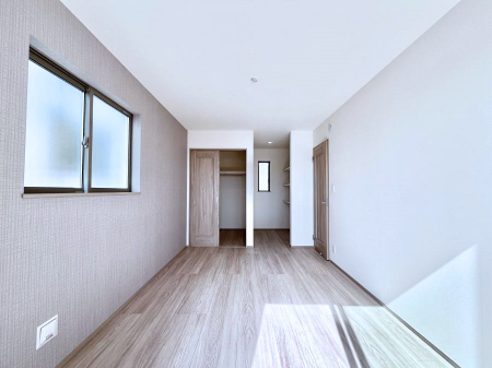 ���̑����ρ@������B�������`Bed Room�`  �u��������������l�v�Ƃ��v�w�ł�����肭�낰��Q���B  �����̉Ǝ��₨�d���ɔ�ꂽ���̓t�J�t�J�̃x�b�g�Ŗ�����Ă��������B�{�I�������Ă����K�ȍL����������