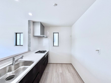 �L�b�`���@������B�������`Kitchen�`�@���R�������鑋�̂���L�b�`���������g���ꏊ�����炱���A�g��������l�����܂����B�������Ƃ����L�b�`���R�[�i�[�͎����L���Ȏd�オ��ƂȂ��Ă���܂��B