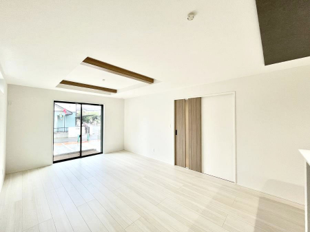 ���̑����ρ@�Ƒ��̏Ί炪���R�Ɛ��܂�Ă���A����ȕ��͋C�̃_�C�j���O�Ɏd�オ���Ă��܂��B