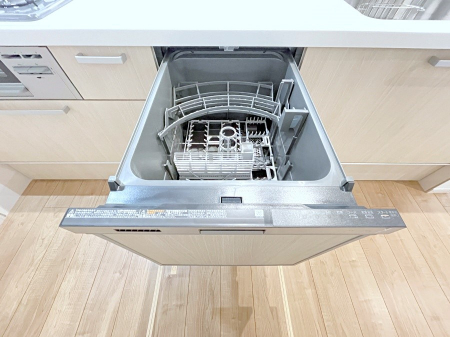 キッチン　内装■2号棟■　家事の強い味方、食器洗浄機を標準搭載！  