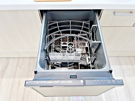 キッチン　内装■2号棟■　家事の強い味方、食器洗浄機を標準搭載！  