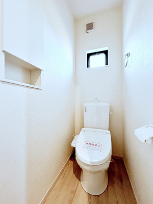 トイレ　内装■2号棟■　清潔感のある水回り♪トイレはウォシュレット付きです◎    