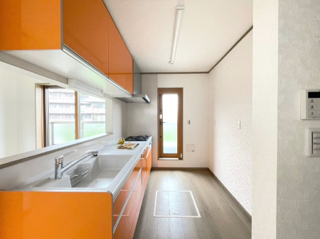 Lb`@`Kitchen`@u͉낤vȃLb`Ȃv藿łႢ܂BLb`̓rO]ł܂BƑȂ邨Ƃɂ܂B