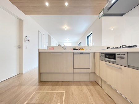 Lb`@-kitchen-@ qlƈꏏɂł܂ALXLb` 