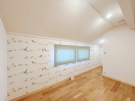 ̑ρ@Q`Bed Room`  ₩Ȍގɂ́A₩ȎԂ܂B  xɂ́AԂŎ̎yނ̂͂łB  ʕƂĂǂZ܂