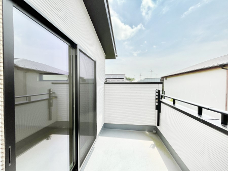 oRj[@`Balcony`  oRj[͉z݁Azc󕨂C悭Ƃł܂B  g₷JIȃoRj[łzՂ~蒍AoRj[tZ܂B  