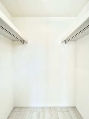 ̑@P`Walk-in Closet`@̗mĂVɂȂɂEH[NCN[[bgBmȊOɂAigȂƓdX[cP[XAXgbNiȂǉłЕtԂłB