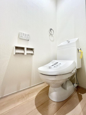 gC@`Toilet`@YEXbLEKȃEHVbgtgCł낰ԂłBgC͖g킴𓾂Ȃ́BۂłˁBgC2̂Œ̍Gɕ֗łI