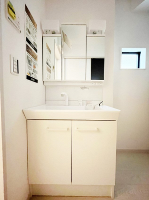 ʑEʏ@Q`Dressing Room`@ÂȂ肪Ȑʏƍ̌ƊC\Ȃ̂ŋC悭g܂BOʋ^Cv̐ʑ͋[ŎU炩肪ȐʏXbL